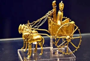 ارابه طلای هخامنشی
